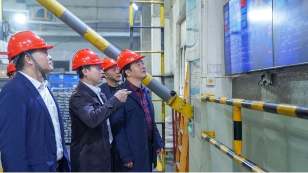铆足干劲开新局 ！镇党委书记赵胤率队走访4688美高梅登录中心科技，调研复工复产